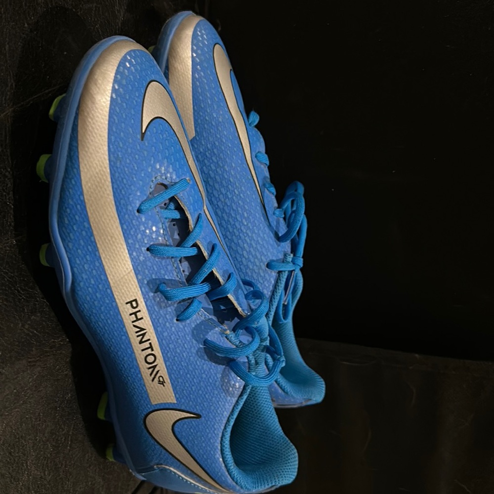 NIKE PHANTOM GT ACADEMY FLYEASE MULTI-GROUND CLEATS